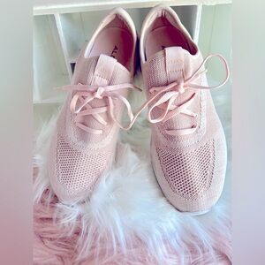 Aldo pretty pink tennis shoes size 11 very comfy!
